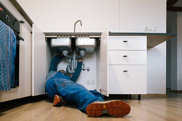 Professional Emergency Plumber technician working in Bronson, FL